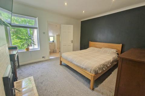 2 bedroom terraced house for sale, Raphael Road, Gravesend, Kent, DA12