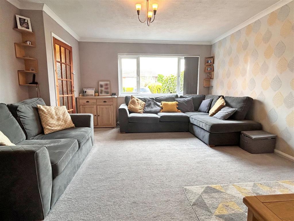 Priest Meadow, Fleckney, LE8 8TZ 3 bed semidetached house for sale £