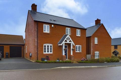 3 bedroom detached house for sale, Wetherby Drive, Towcester, NN12