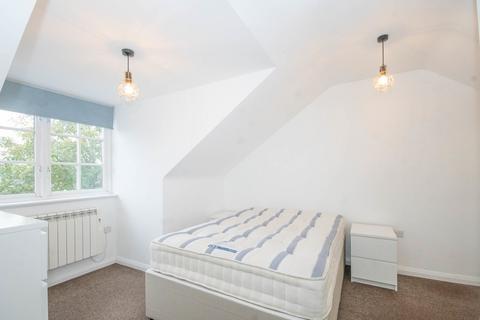 2 bedroom apartment to rent, High Street, Pinner HA5