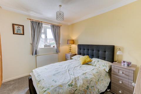 16 Mayfield Close, Catshill, Bromsgrove, B61 0NP