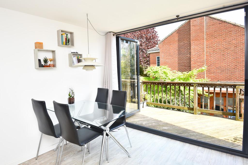 Harcourt Drive, Harrogate 3 bed terraced house for sale £450,000