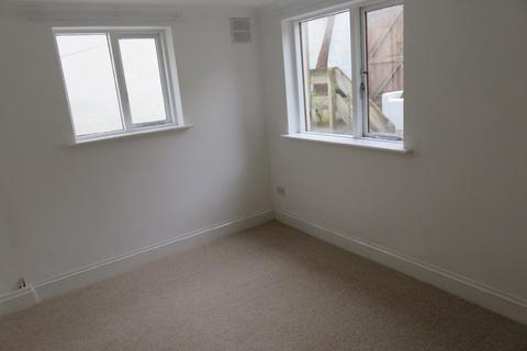 2 bedroom ground floor flat to rent, North Parade, Penzance