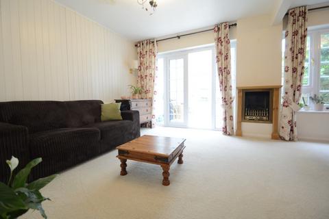 3 bedroom detached house to rent, Canewdon Close
