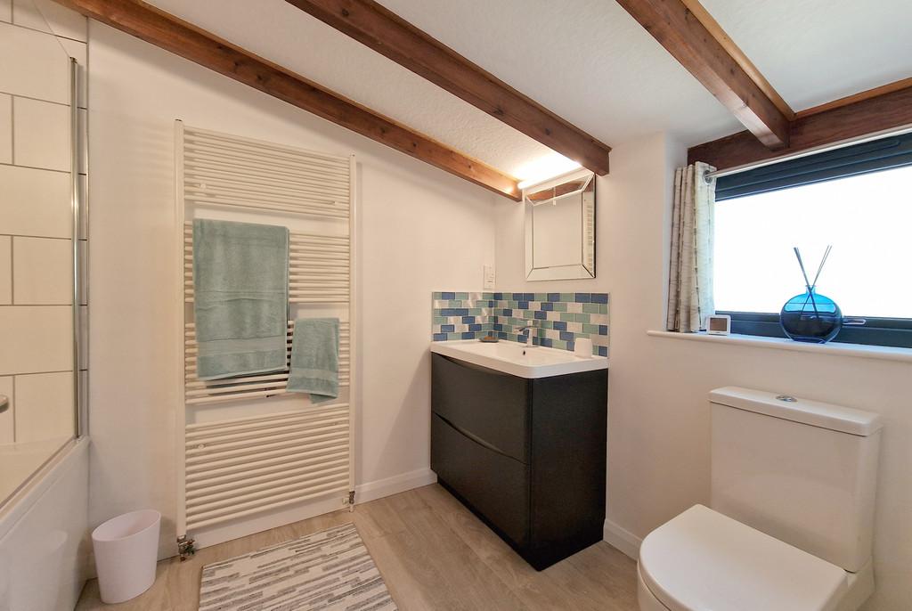 Oak Lodge Bathroom 2