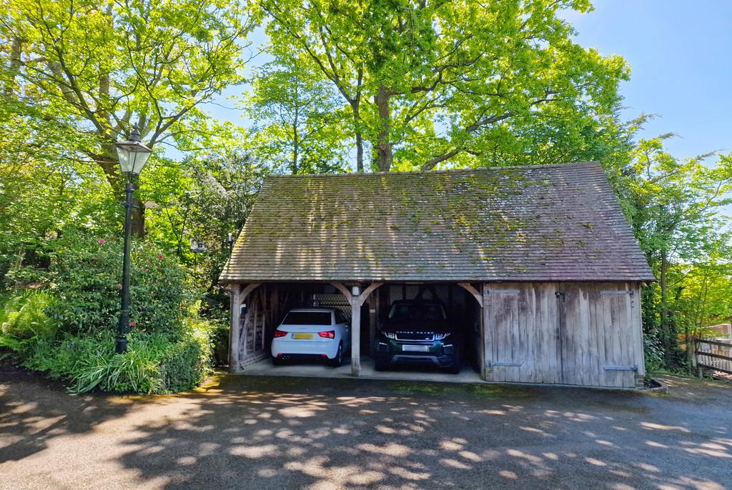 Oak Lodge Garage