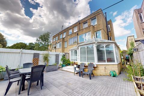 4 bedroom end of terrace house for sale, East Approach Drive, Cheltenham