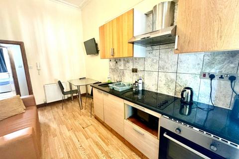 2 bedroom flat to rent, Inverness Terrace, London  W2