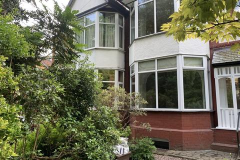 3 bedroom semi-detached house to rent, Burford Drive, Whalley Range