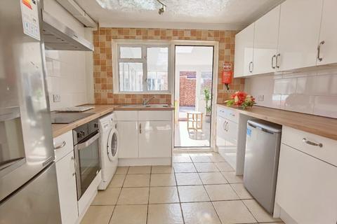 4 bedroom terraced house to rent, Talbot Road