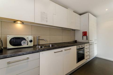 2 bedroom flat to rent, Corona Building, Canary Wharf, London, E14