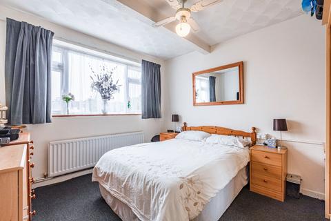 11 Peatmore Close, Woking, GU22 8TQ