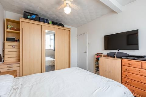 11 Peatmore Close, Woking, GU22 8TQ