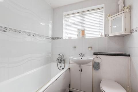 11 Peatmore Close, Woking, GU22 8TQ