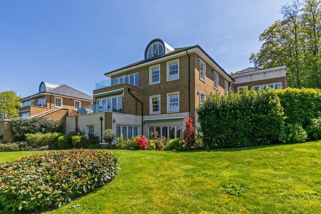Belgarum - 4 Connaught Square SO22 5 QQ-15