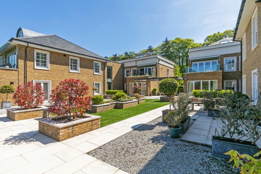 Belgarum - 4 Connaught Square SO22 5 QQ-18