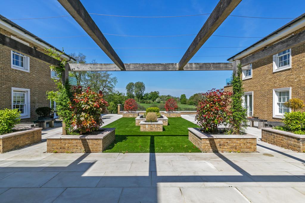 Belgarum - 4 Connaught Square SO22 5 QQ-20