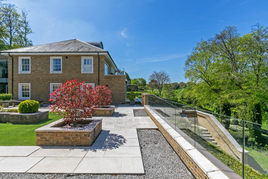 Belgarum - 4 Connaught Square SO22 5 QQ-24