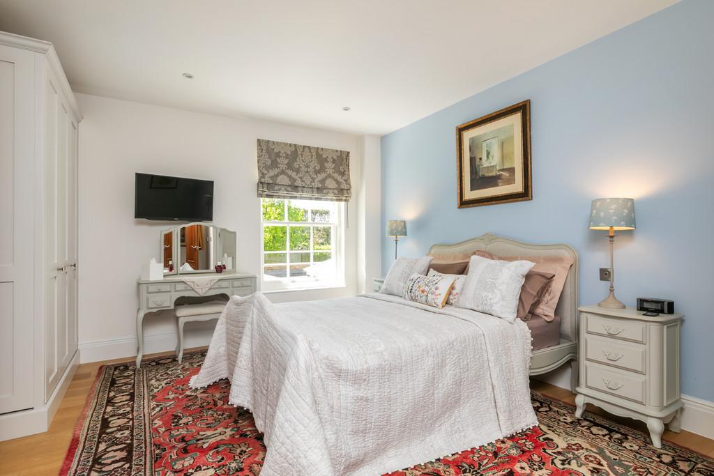 Belgarum - 4 Connaught Square SO22 5 QQ-44