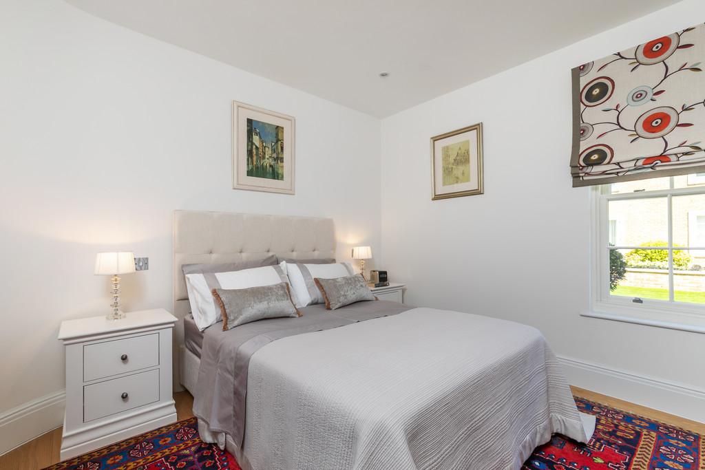 Belgarum - 4 Connaught Square SO22 5 QQ-41