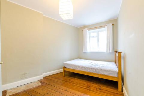2 bedroom flat to rent, Philpot Street, Stepney, London, E1