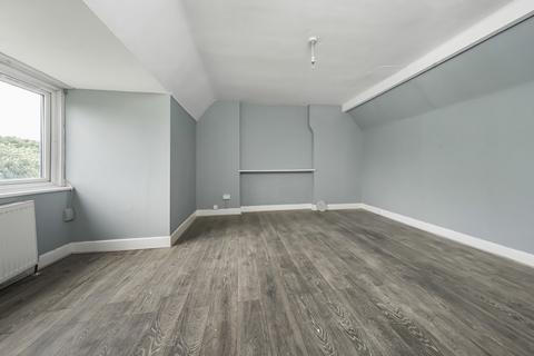 2 bedroom apartment to rent, Dawley Parade, Hayes UB3