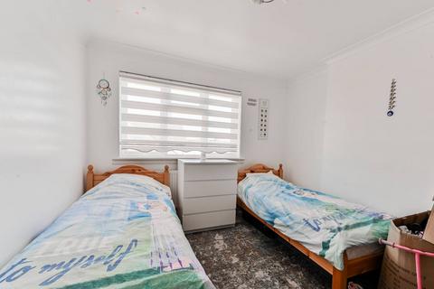 2 bedroom flat to rent, New Road, N22, Tottenham, London, N22