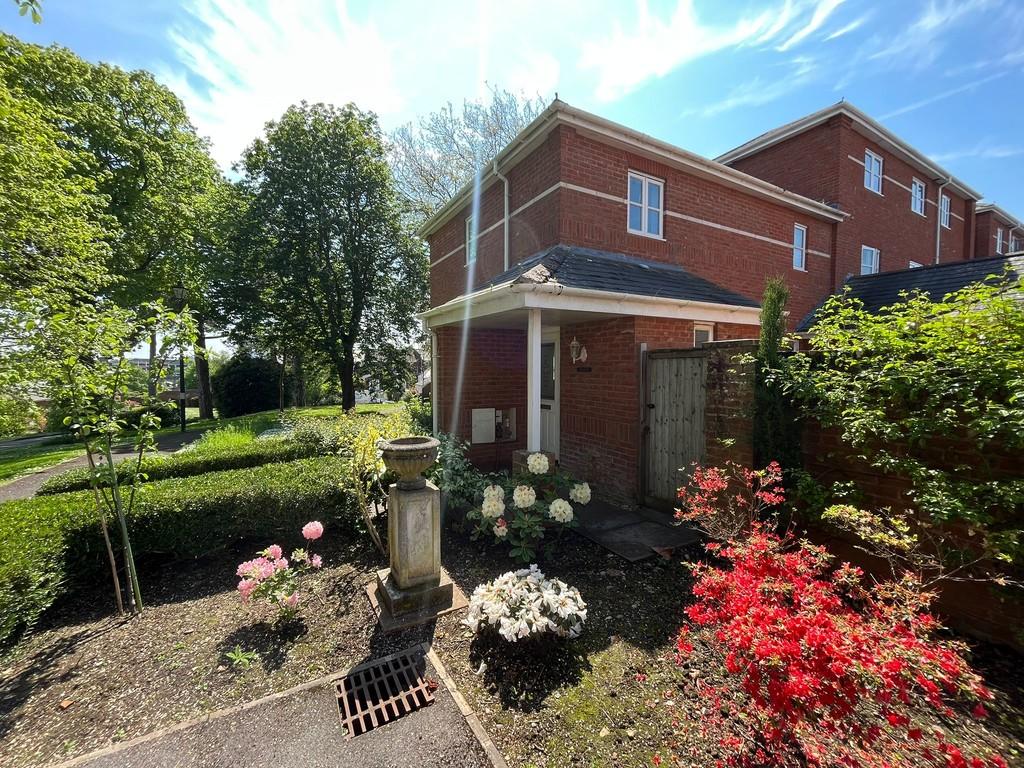 Horseguards, Exeter EX4 3 bed end of terrace house to rent £2,100 pcm