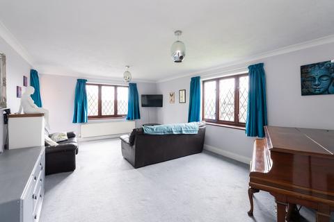 2 bedroom maisonette for sale, Harrowlands Park, Dorking