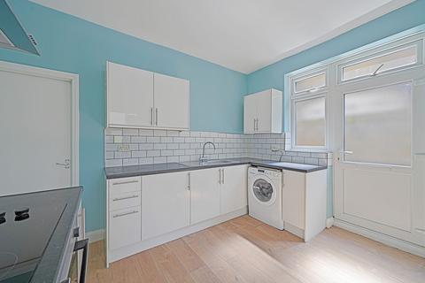 2 bedroom apartment to rent, The Broadway, London N22