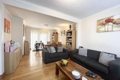 3 bedroom end of terrace house for sale, Bushfield Crescent, HA8