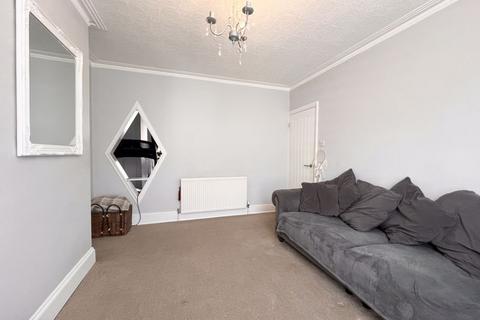 2 bedroom house for sale, Mead Road, Edgware