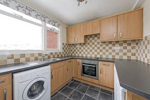 3 bedroom apartment to rent, Heron House, Searles Close