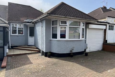 3 bedroom bungalow to rent, Russell Lane, WHETSTONE