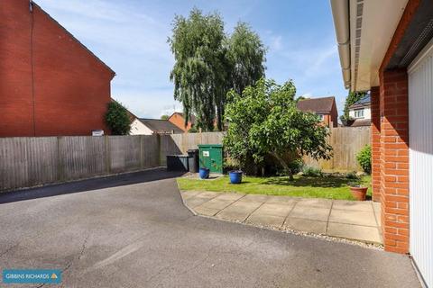 4 bedroom detached house for sale, DOWELL CLOSE - no onward chain