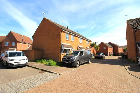 3 bedroom end of terrace house to rent, Horsley Drive, Gorleston NR31