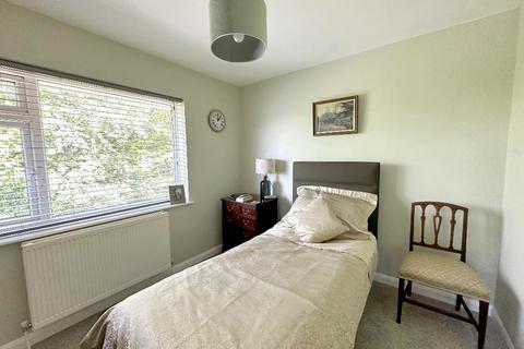 40 Albert Road, Warlingham, CR6 9EP