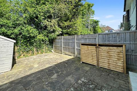 40 Albert Road, Warlingham, CR6 9EP