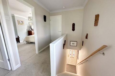 40 Albert Road, Warlingham, CR6 9EP