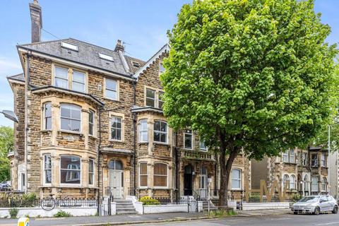 2 bedroom apartment for sale, Cromwell Road, Hove, BN3 3EE
