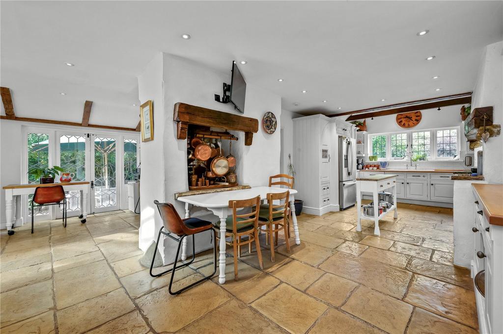 Kitchen/B'fast Room