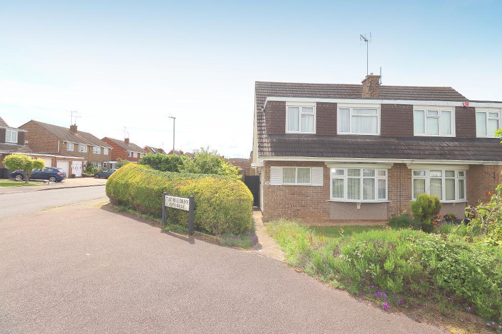 Turnpike Drive, Warden Hills, Luton... 3 bed semidetached house for