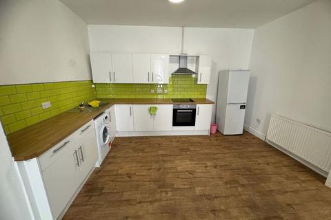 4 bedroom terraced house to rent, Moss Street, Huddersfield