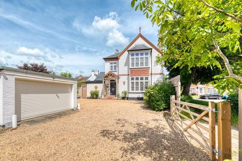 4 bedroom detached house for sale, Dunboe Place, Shepperton