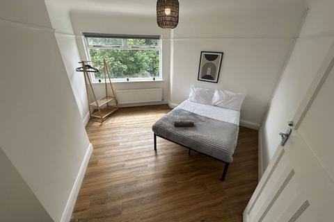 3 bedroom apartment to rent, Bowring Park Road Broadgreen L14