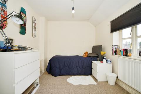 2 Barnes Close, Corston, Malmesbury, SN16 0HR