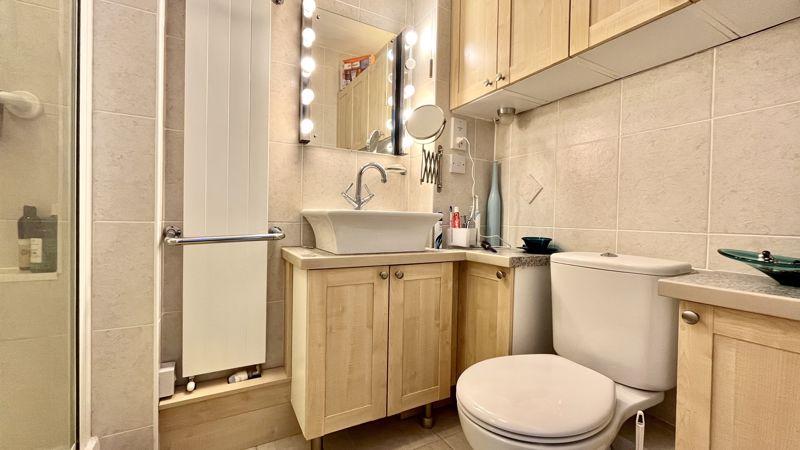 En-Suite to Bedroom