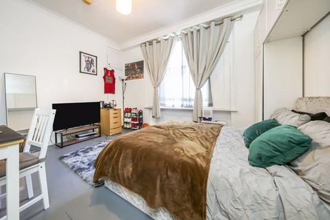 1 bedroom apartment for sale, Park Street, Slough SL3