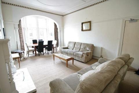 5 bedroom flat to rent, Falkland Street, Glasgow, G12
