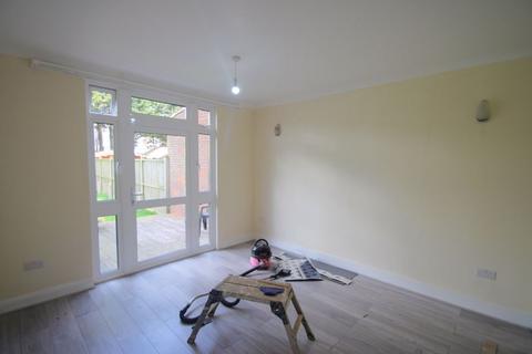 3 bedroom semi-detached house to rent, Rayners Lane, Pinner